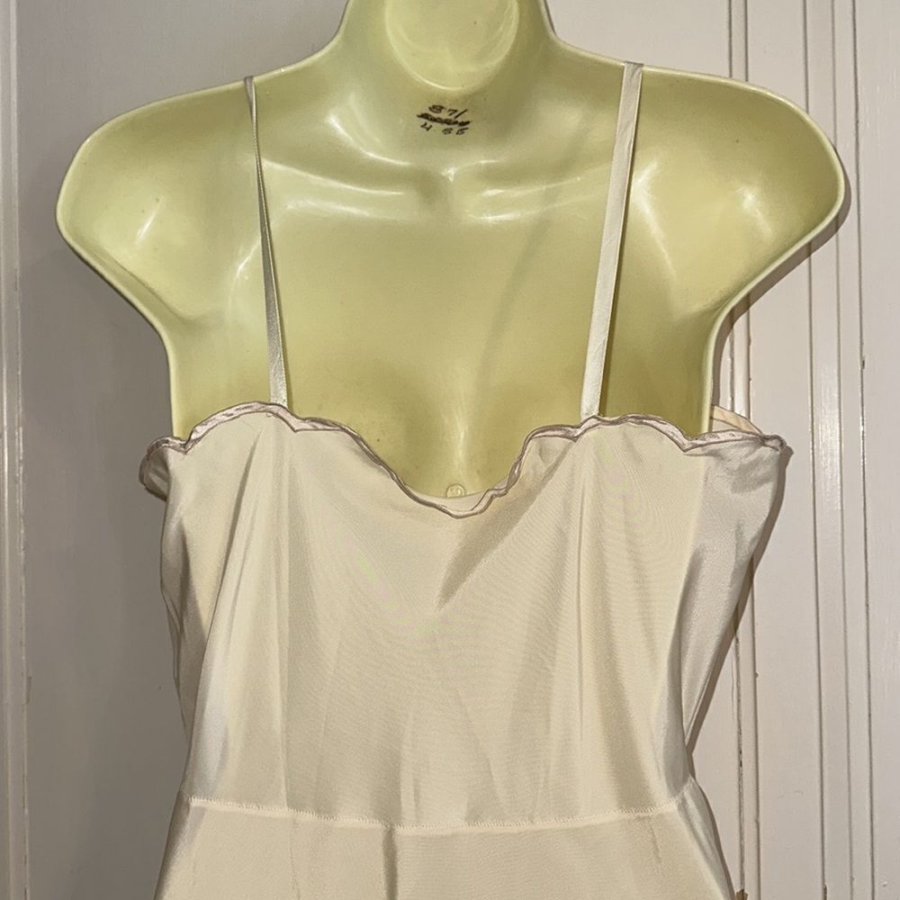 Vintage‎ Corhan Noumair off white/cream nylon full slip with floral embroidery - Picture 5 of 9